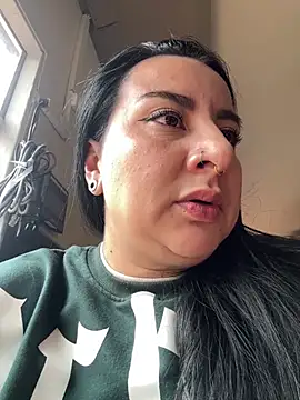 Snapshot of Abril_Luv chatting on July 12, 2026, 8:44 pm Abril Luv online show from July 12, 2026, 8:44 pm