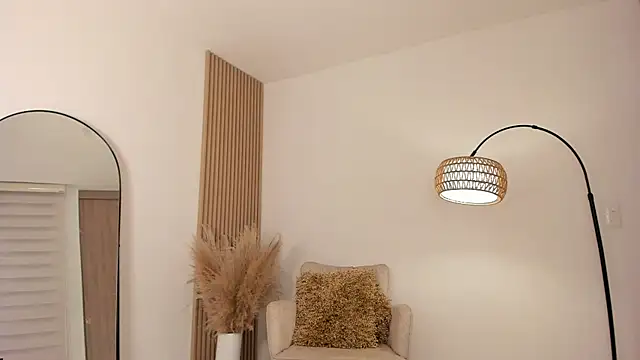 Snapshot of wandathompson_ chatting on December 2, 2025, 11:04 am wandathompson online show from December 2, 2025, 11:04 am