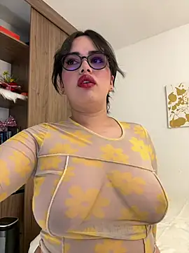 Snapshot of andra_rose chatting on December 28, 2024, 11:37 pm andra rose online show from December 28, 2024, 11:37 pm