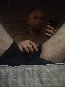 Adamvarga0318 online show from September 8, 2025, 8:41 pm