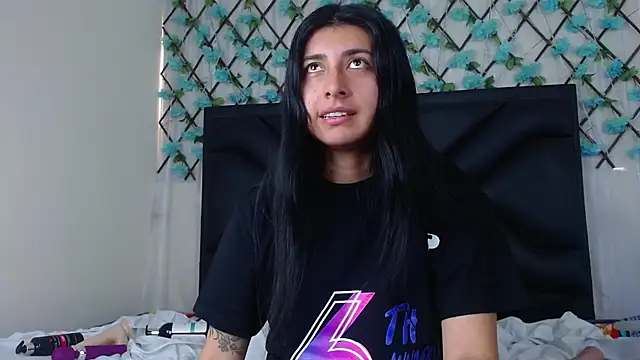 EmmaWilliamss online show from November 26, 2025, 3:24 pm