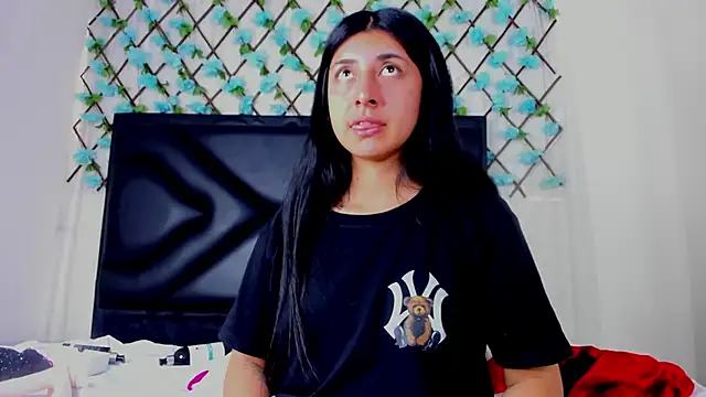 EmmaWilliamss online show from June 16, 2026, 6:10 pm