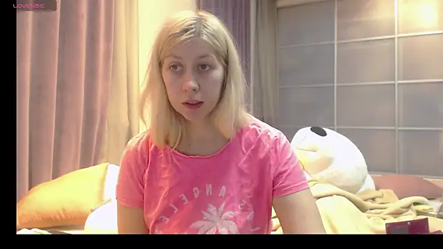 Snapshot of KyliePag chatting on January 24, 2025, 8:02 am KyliePag online show from January 24, 2025, 8:02 am