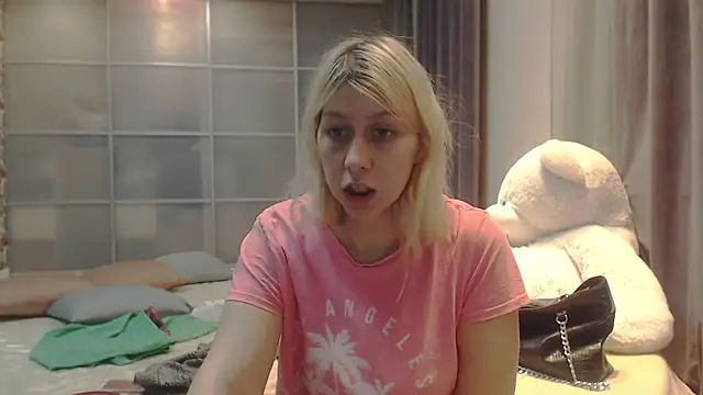 Snapshot of KyliePag chatting on February 28, 2025, 7:15 am KyliePag online show from February 28, 2025, 7:15 am