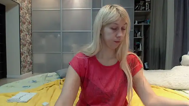 KyliePag online show from December 14, 2025, 7:14 am