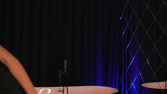 EllenKarter online show from January 18, 2025, 9:24 pm