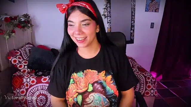 victoriaasaenz  online show from June 4, 2026, 12:49 am