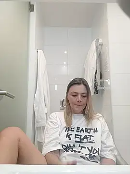 KrissSexi online show from November 10, 2025, 6:40 pm