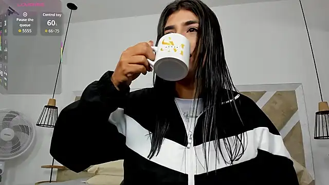 ZiaCalifa online show from April 9, 2026, 11:15 am