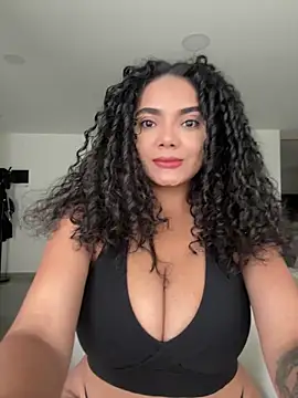 Mariecurl online show from April 7, 2026, 9:04 pm