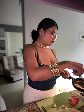 Snapshot of Insane_Issa chatting on December 18, 2025, 6:36 pm Insane Issa online show from December 18, 2025, 6:36 pm