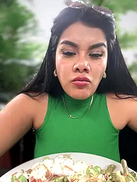 Snapshot of Insane_Issa chatting on December 20, 2025, 7:10 pm Insane Issa online show from December 20, 2025, 7:10 pm