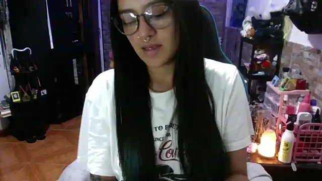 AngelaQueen  online show from March 12, 2026, 6:14 pm