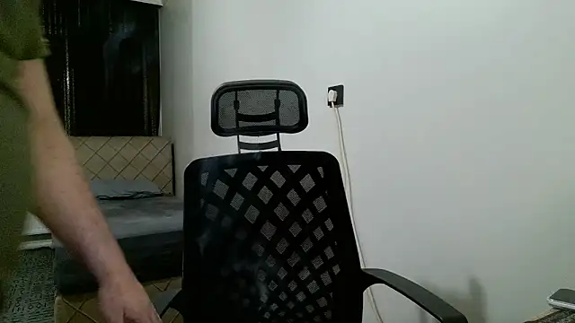 Snapshot of tgltplsr chatting on March 1, 2026, 10:01 pm tgltplsr online show from March 1, 2026, 10:01 pm