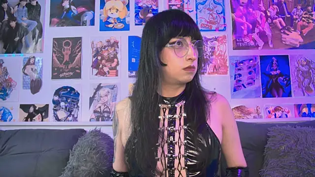 snowblack  online show from November 11, 2025, 1:55 pm