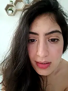 MIYESSI online show from February 1, 2026, 3:43 pm