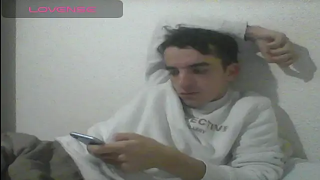 Snapshot of Tombgy07 chatting on December 18, 2024, 8:36 pm Tombgy07 online show from December 18, 2024, 8:36 pm