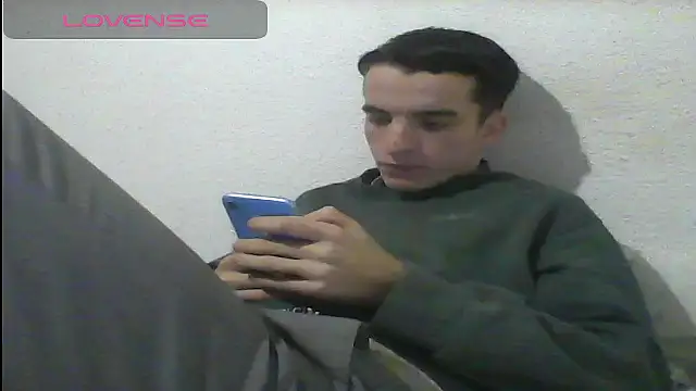 Snapshot of Tombgy07 chatting on February 15, 2025, 8:22 pm Tombgy07 online show from February 15, 2025, 8:22 pm