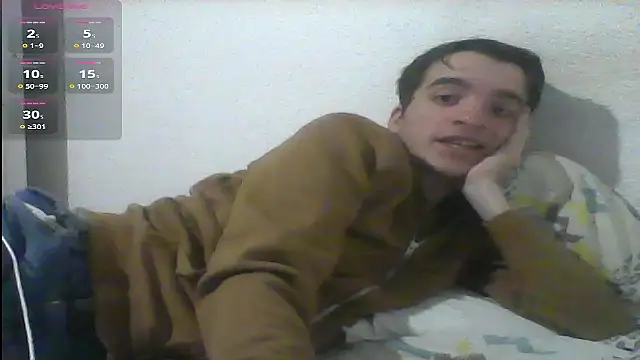 Snapshot of Tombgy07 chatting on March 18, 2025, 8:26 pm Tombgy07 online show from March 18, 2025, 8:26 pm