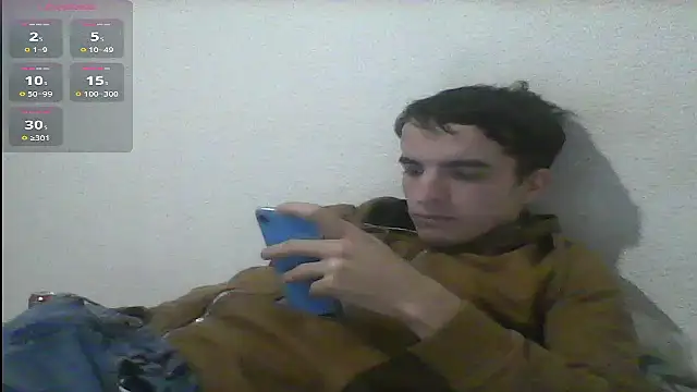 Snapshot of Tombgy07 chatting on March 19, 2025, 8:32 pm Tombgy07 online show from March 19, 2025, 8:32 pm