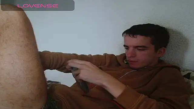 Snapshot of Tombgy07 chatting on September 13, 2025, 4:40 pm Tombgy07 online show from September 13, 2025, 4:40 pm