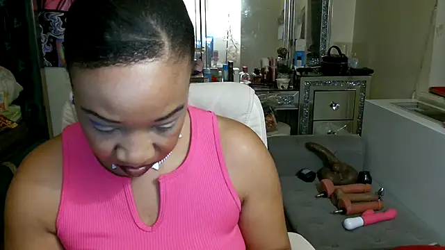 Snapshot of YasmineMinaj chatting on January 21, 2025, 6:33 am YasmineMinaj online show from January 21, 2025, 6:33 am