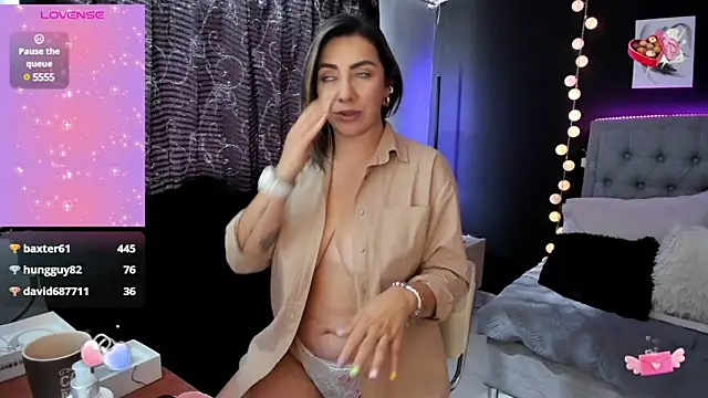 Isabella lt online show from February 4, 2025, 2:21 pm