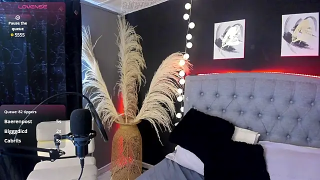 Isabella lt online show from March 5, 2025, 8:32 pm