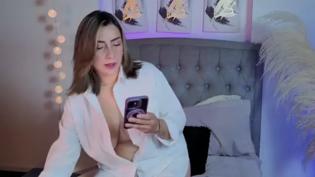 Isabella lt online show from September 25, 2025, 11:25 am