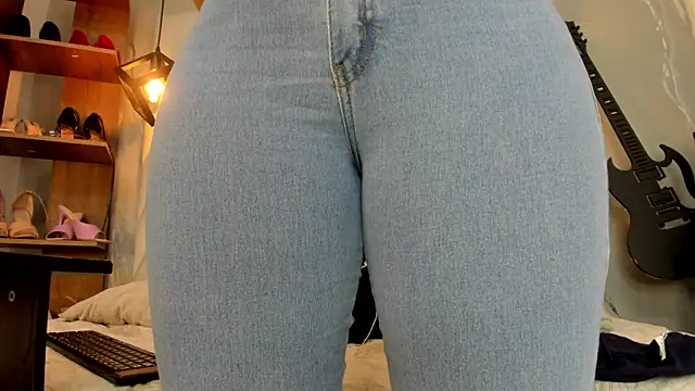 Snapshot of SakuraLee_ chatting on February 24, 2025, 7:52 pm SakuraLee online show from February 24, 2025, 7:52 pm