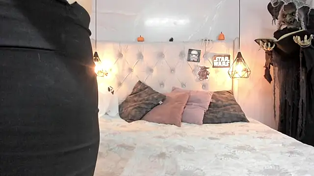 Snapshot of SakuraLee_ chatting on October 29, 2025, 1:35 pm SakuraLee online show from October 29, 2025, 1:35 pm