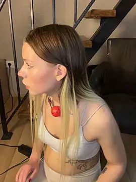 Snapshot of KittyKatyDream chatting on December 28, 2024, 4:52 pm KittyKatyDream online show from December 28, 2024, 4:52 pm