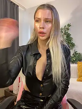 Snapshot of KittyKatyDream chatting on November 9, 2025, 2:15 pm KittyKatyDream online show from November 9, 2025, 2:15 pm