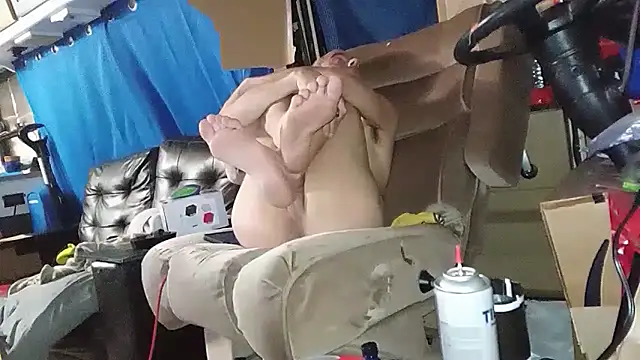 Snapshot of JunkieLiLMethWhore chatting on February 25, 2026, 2:43 am JunkieLiLMethWhore online show from February 25, 2026, 2:43 am