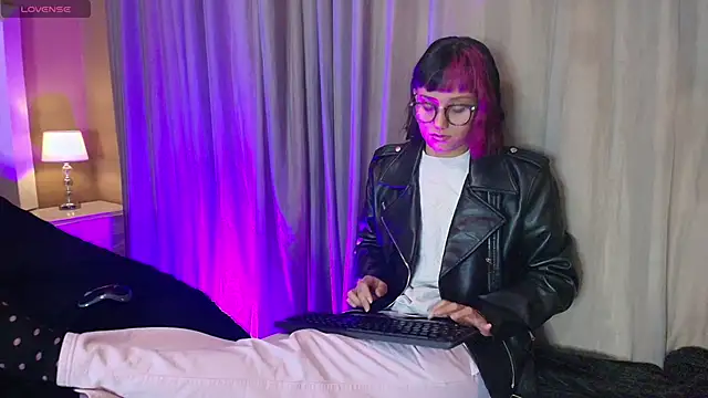 Snapshot of tati_cardenas chatting on March 13, 2025, 4:38 am tati cardenas online show from March 13, 2025, 4:38 am