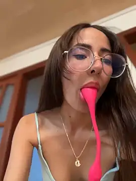 Snapshot of lauravasquez chatting on December 15, 2024, 7:10 pm lauravasquez online show from December 15, 2024, 7:10 pm