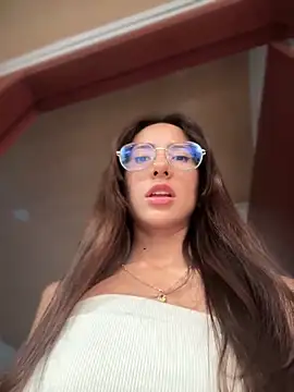 Snapshot of lauravasquez chatting on March 9, 2025, 6:00 pm lauravasquez online show from March 9, 2025, 6:00 pm