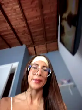 Snapshot of lauravasquez chatting on October 16, 2025, 3:02 pm lauravasquez online show from October 16, 2025, 3:02 pm