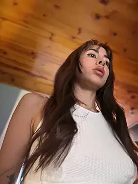 lauravasquez online show from April 14, 2026, 5:19 pm