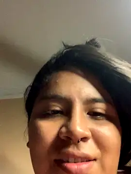 moncerrat luna online show from December 5, 2024, 5:06 pm