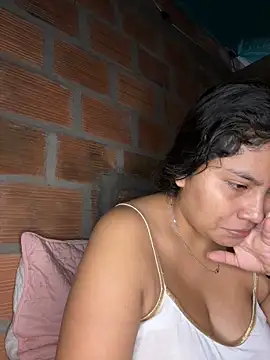 moncerrat luna online show from February 4, 2025, 3:26 pm