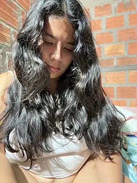 moncerrat luna online show from February 11, 2025, 6:11 pm