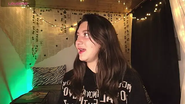 kisstarxxx online show from October 18, 2025, 4:04 am