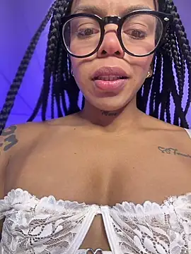 Charly  online show from April 29, 2026, 9:21 pm