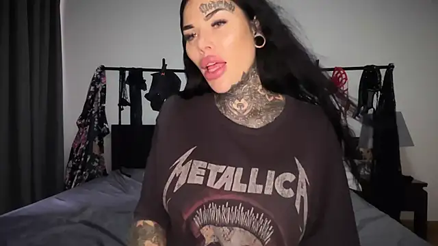 claudiacvc95 online show from October 19, 2025, 4:02 am