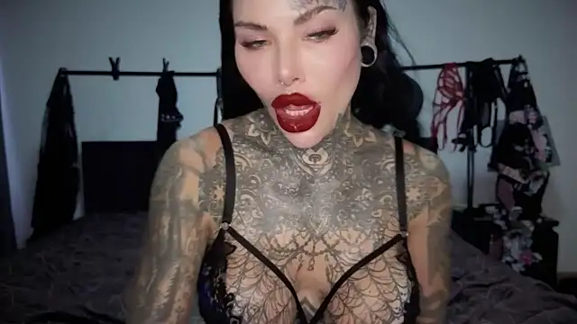 claudiacvc95 online show from March 11, 2026, 5:13 am