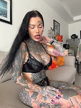 claudiacvc95 online show from June 22, 2026, 3:08 am