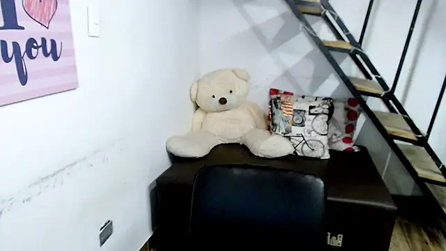 Snapshot of samantha_baby_ chatting on December 17, 2024, 1:18 am samantha baby online show from December 17, 2024, 1:18 am