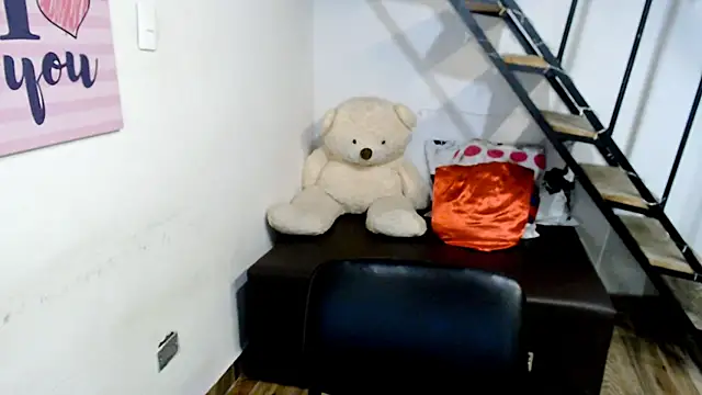 Snapshot of samantha_baby_ chatting on February 6, 2025, 12:33 am samantha baby online show from February 6, 2025, 12:33 am