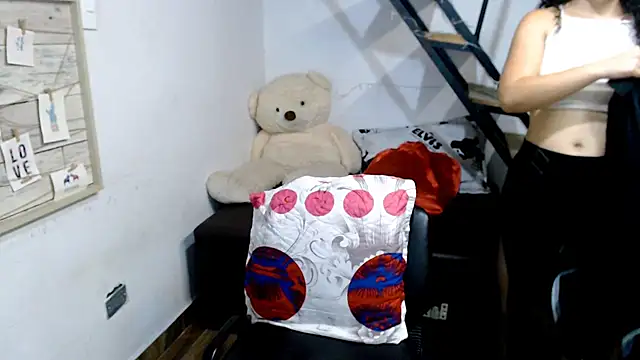 Snapshot of samantha_baby_ chatting on February 16, 2025, 3:04 am samantha baby online show from February 16, 2025, 3:04 am